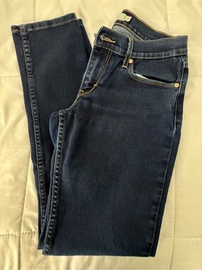 Levi's High-Rise Dark Indigo Jeans with Contrast Stitching